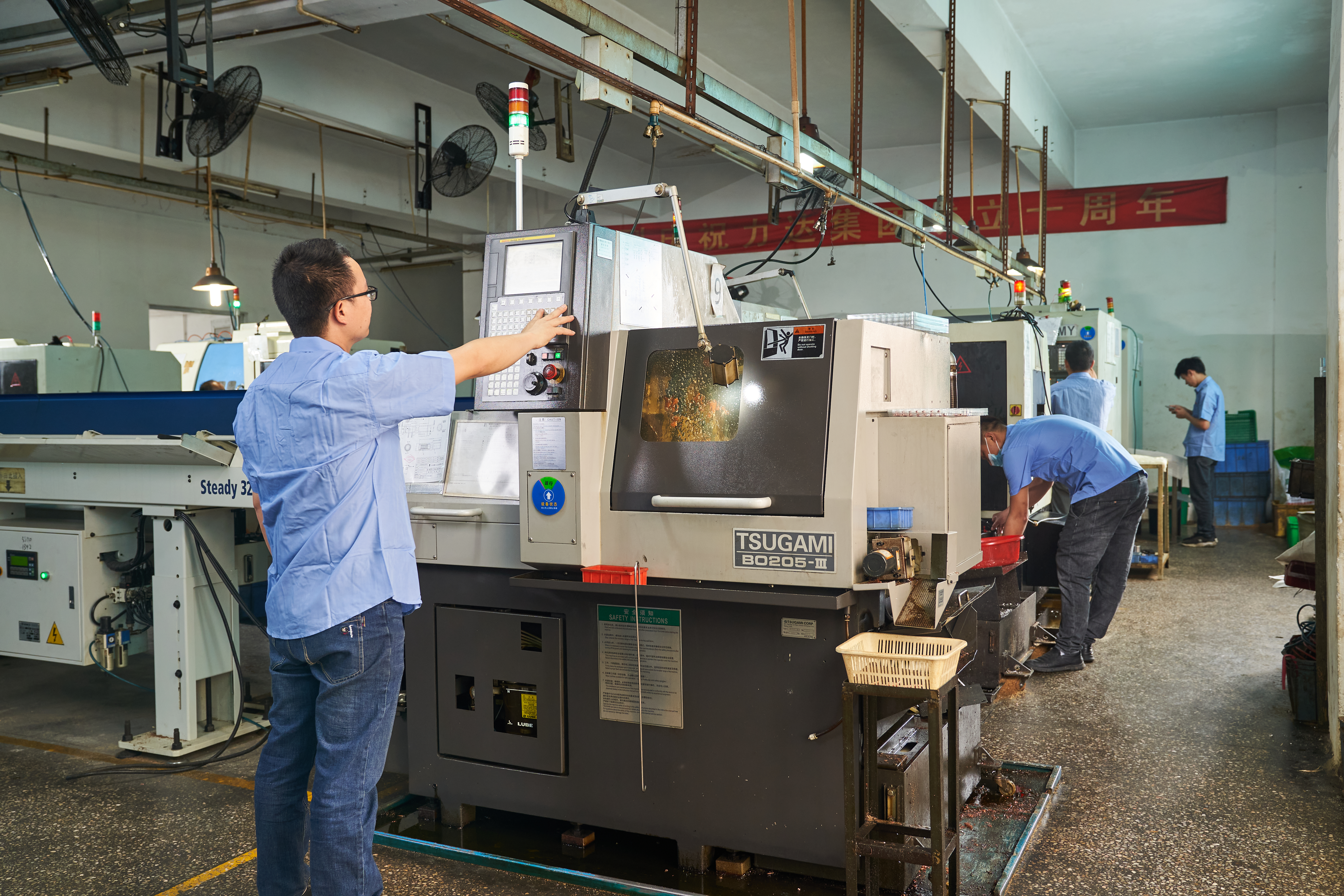 深圳数控加工厂家车间图片